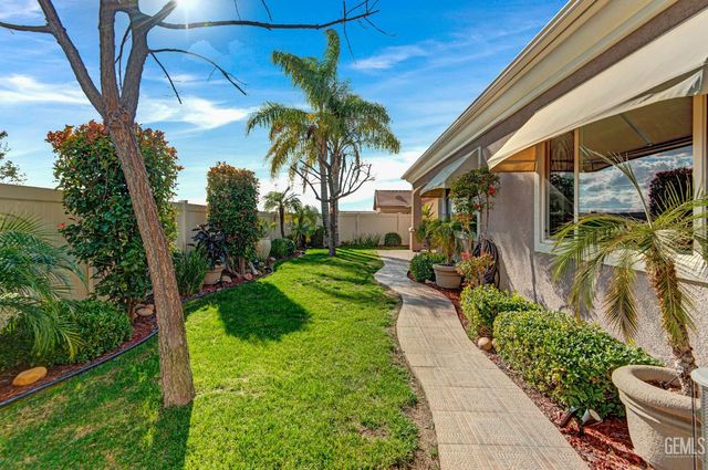 14011 Sandstone Peak Drive, Bakersfield, CA 93306