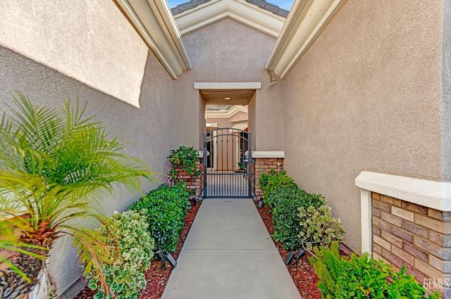 14011 Sandstone Peak Drive, Bakersfield, CA 93306