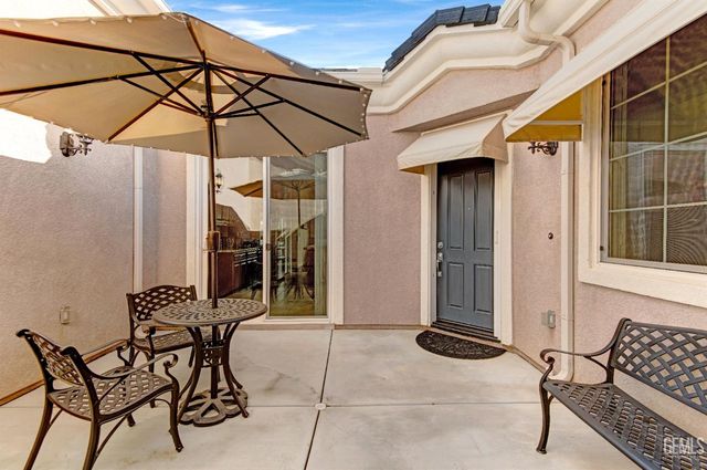 14011 Sandstone Peak Drive, Bakersfield, CA 93306