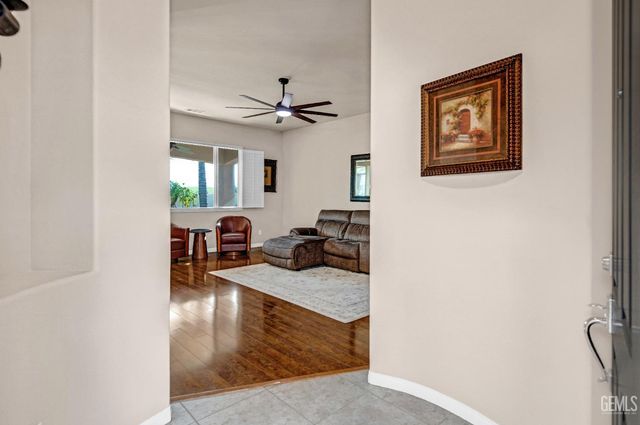 14011 Sandstone Peak Drive, Bakersfield, CA 93306