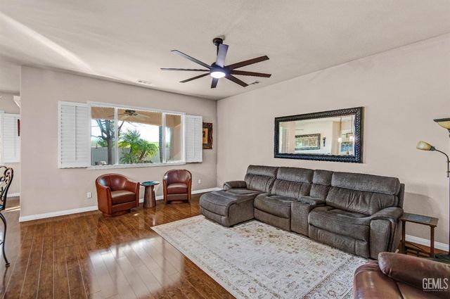 14011 Sandstone Peak Drive, Bakersfield, CA 93306