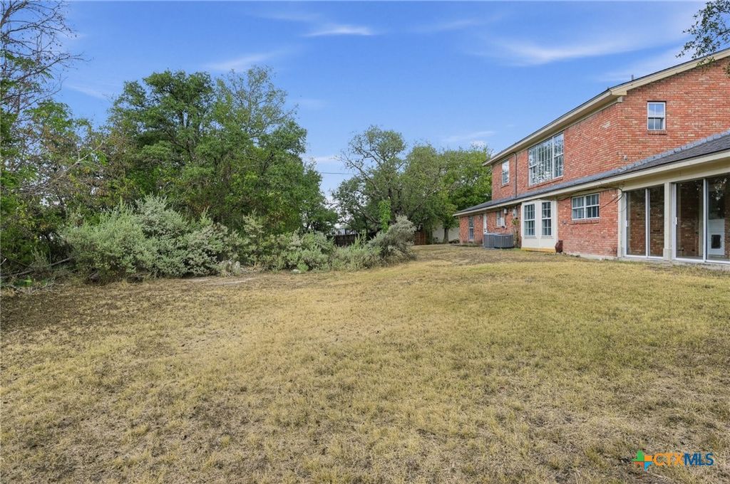 Image 3 of property listing at 606 Ash Street, Copperas Cove, TX 76522