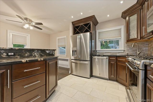 195 Scarcliffe Drive, Malverne, NY 11565