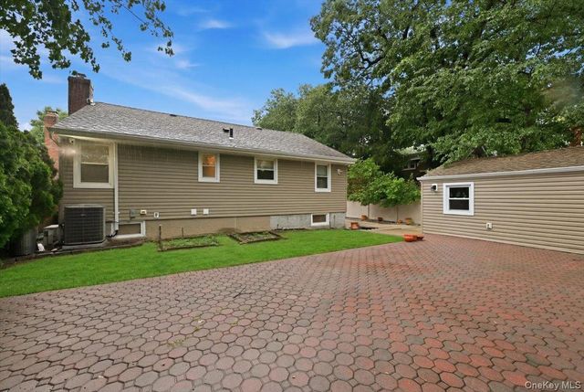 195 Scarcliffe Drive, Malverne, NY 11565