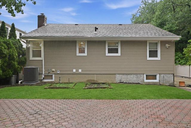 195 Scarcliffe Drive, Malverne, NY 11565