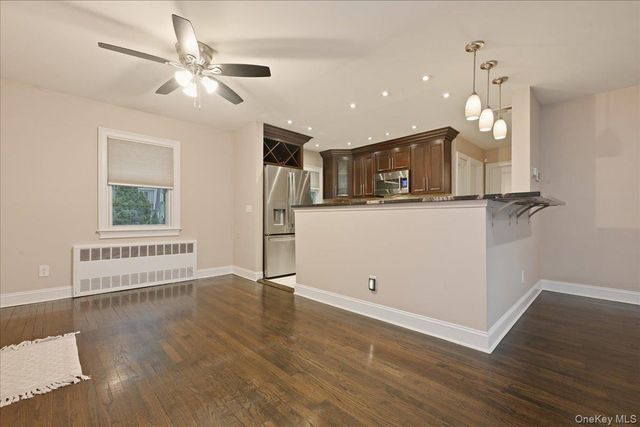 195 Scarcliffe Drive, Malverne, NY 11565