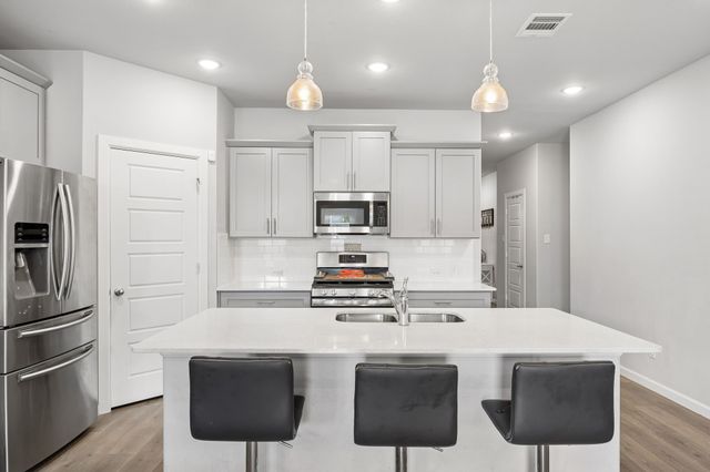 638 Hazeltine Road, Red Oak, TX 75154