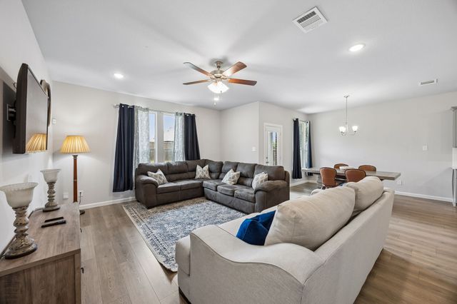 638 Hazeltine Road, Red Oak, TX 75154
