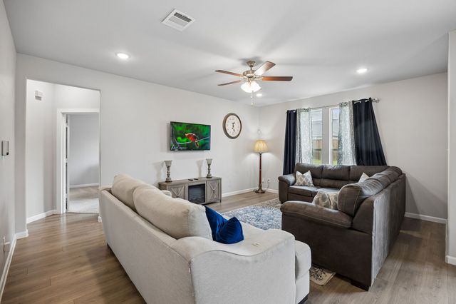 638 Hazeltine Road, Red Oak, TX 75154