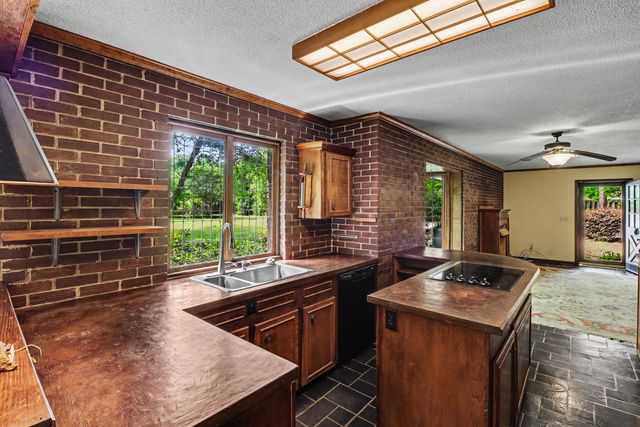 20 Salem Street, Mayesville, SC 29104