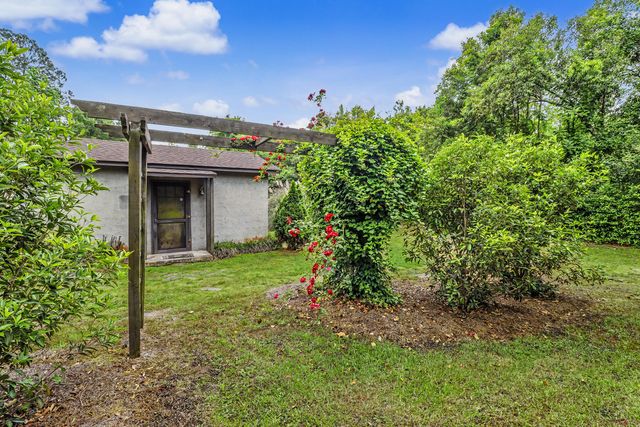 20 Salem Street, Mayesville, SC 29104