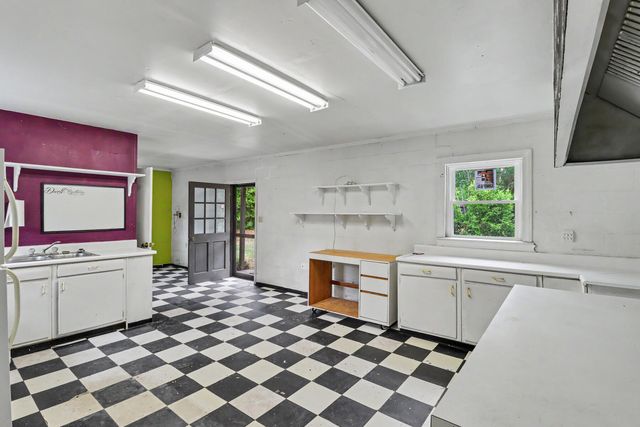 20 Salem Street, Mayesville, SC 29104