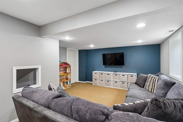 2441 Pine Court, Van Meter, IA 50261