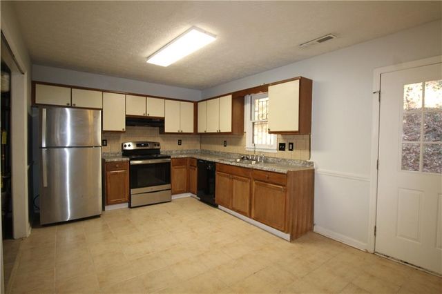 4438 Coopers Creek SE Drive, Smyrna, GA 30082