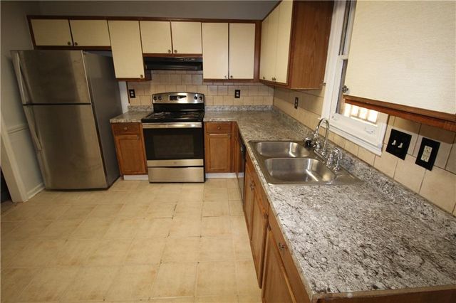 4438 Coopers Creek SE Drive, Smyrna, GA 30082