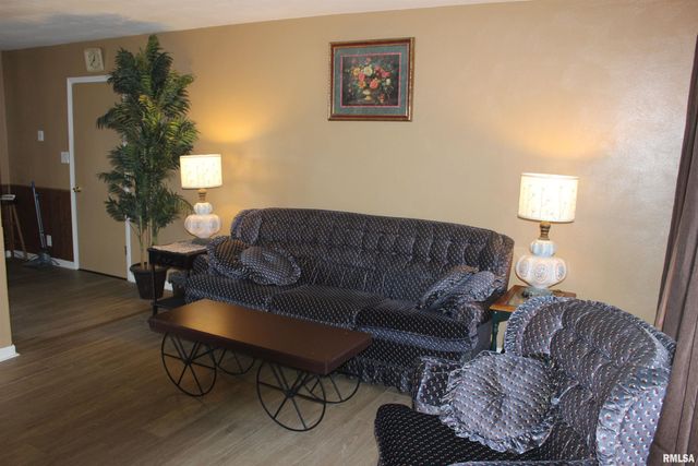 3287 Selmaville Road, Salem, IL 62881