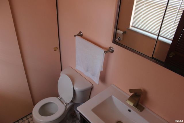 3287 Selmaville Road, Salem, IL 62881