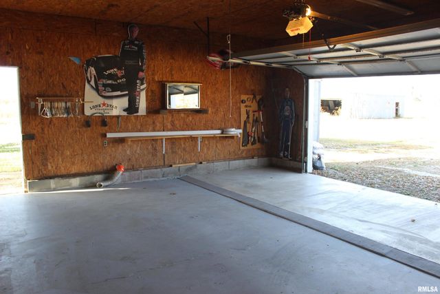 3287 Selmaville Road, Salem, IL 62881