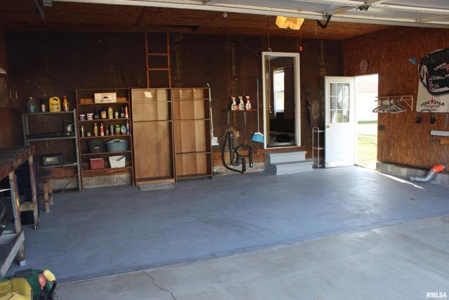 3287 Selmaville Road, Salem, IL 62881