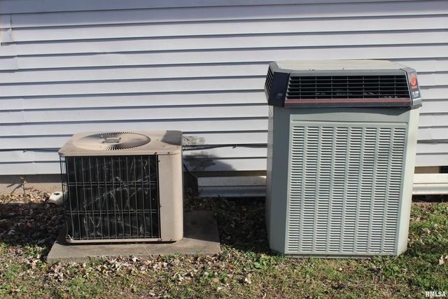 3287 Selmaville Road, Salem, IL 62881