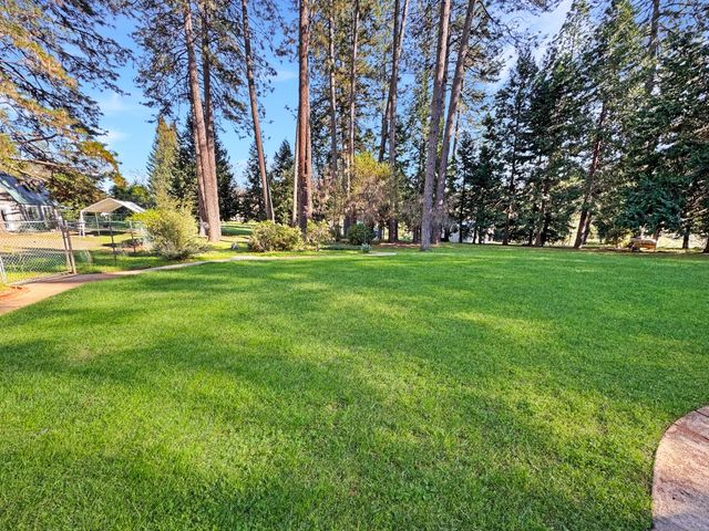 15967 Fairway Glen Pl, Grass Valley, CA 95949