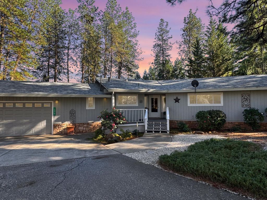 15967 Fairway Glen Pl, Grass Valley, CA 95949