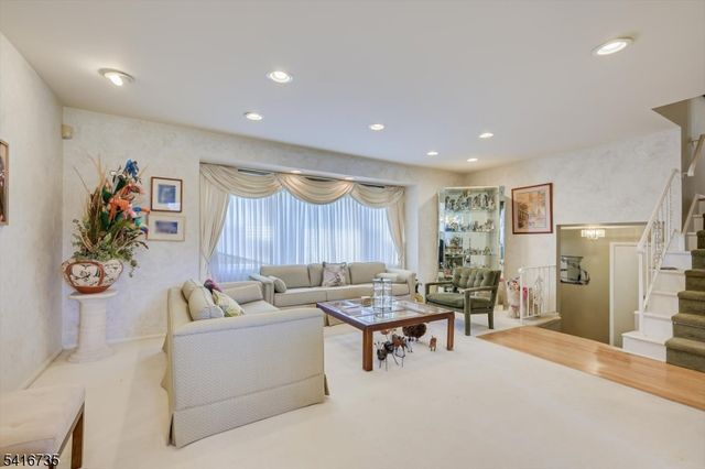 68 Beechwood Ave, Edison Twp., NJ 08837