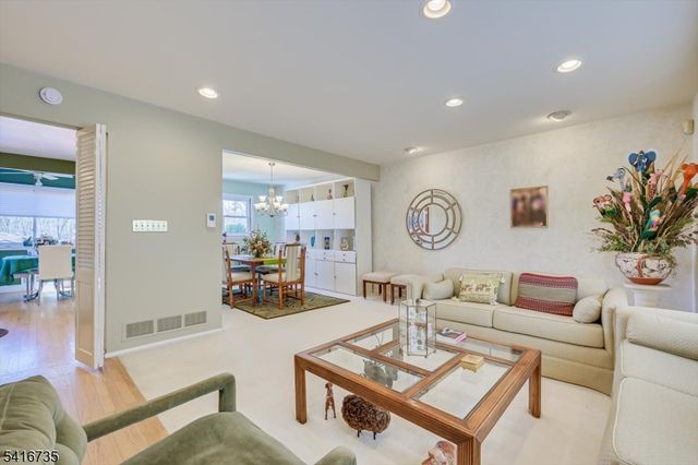 68 Beechwood Ave, Edison Twp., NJ 08837