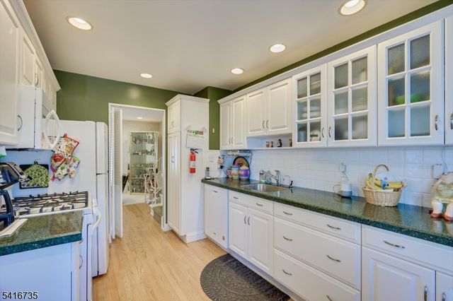 68 Beechwood Ave, Edison Twp., NJ 08837