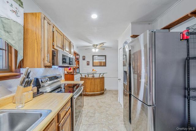 9 Barnes Road, Manorville, NY 11949