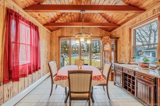 9 Barnes Road, Manorville, NY 11949