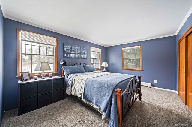 9 Barnes Road, Manorville, NY 11949