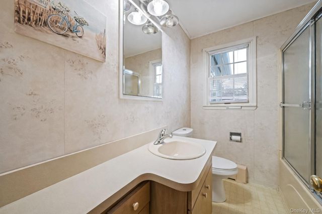 9 Barnes Road, Manorville, NY 11949