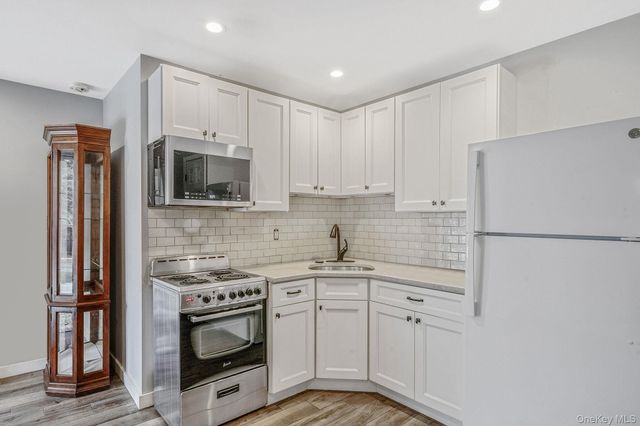 9 Barnes Road, Manorville, NY 11949