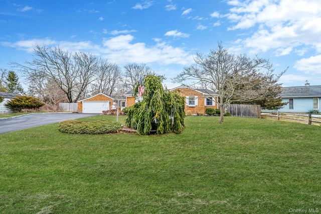 9 Barnes Road, Manorville, NY 11949