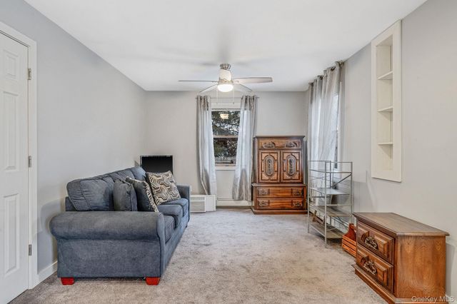 9 Barnes Road, Manorville, NY 11949