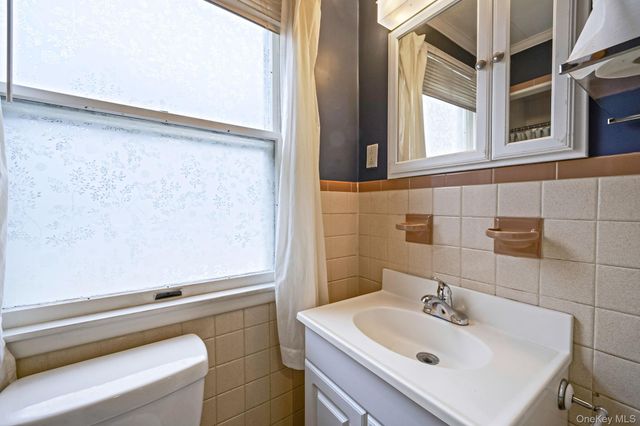 9 Barnes Road, Manorville, NY 11949