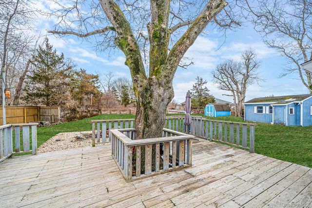 9 Barnes Road, Manorville, NY 11949