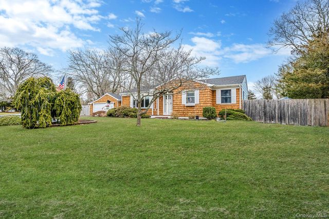 9 Barnes Road, Manorville, NY 11949