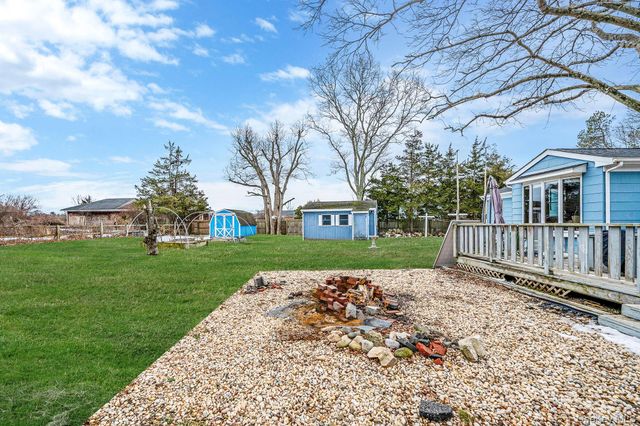 9 Barnes Road, Manorville, NY 11949