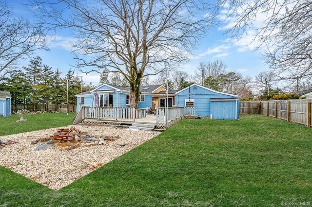 9 Barnes Road, Manorville, NY 11949