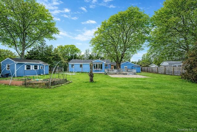 9 Barnes Road, Manorville, NY 11949