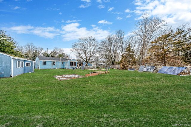 9 Barnes Road, Manorville, NY 11949