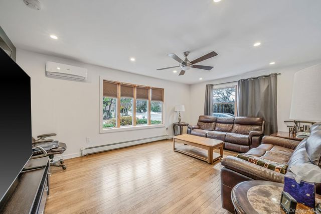 9 Barnes Road, Manorville, NY 11949