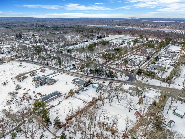 9 Barnes Road, Manorville, NY 11949