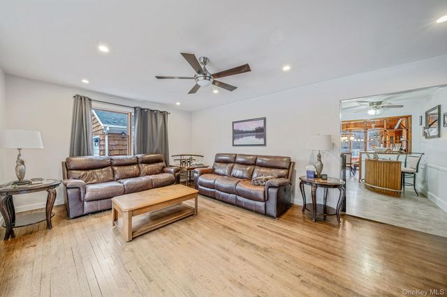 9 Barnes Road, Manorville, NY 11949