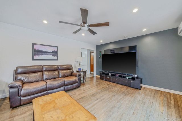 9 Barnes Road, Manorville, NY 11949