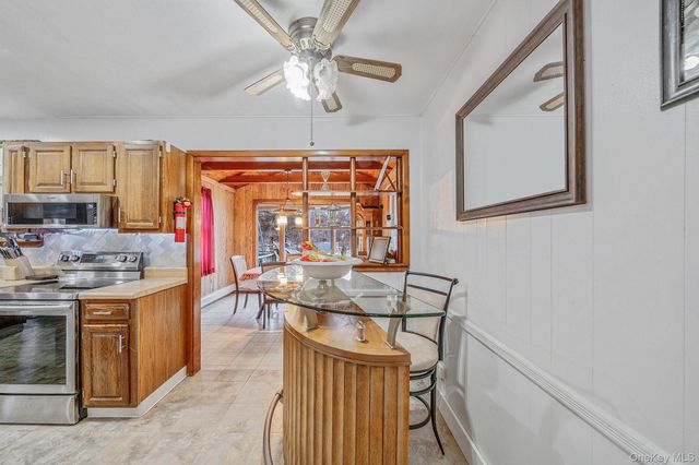 9 Barnes Road, Manorville, NY 11949