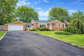 9 Barnes Road, Manorville, NY 11949