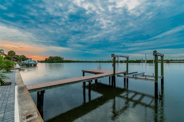 5811 MARINER STREET, Tampa, FL 33609